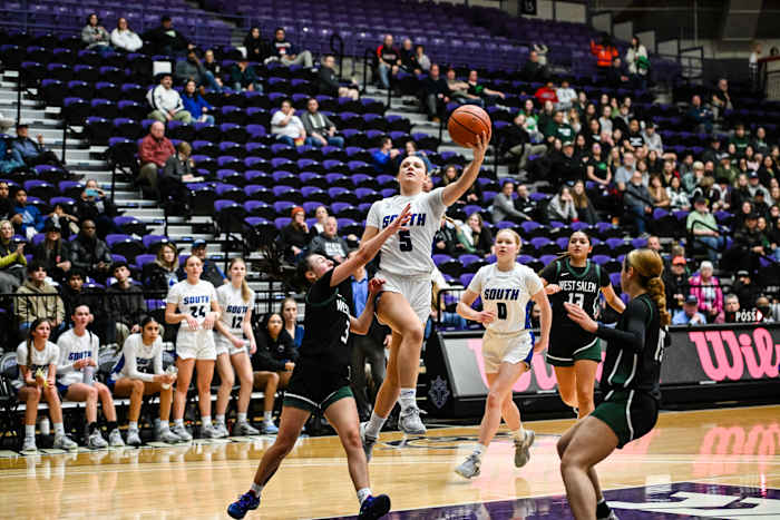 South Medford West Salem 6A Oregon girls basketball quarterfinal Naji Saker -50